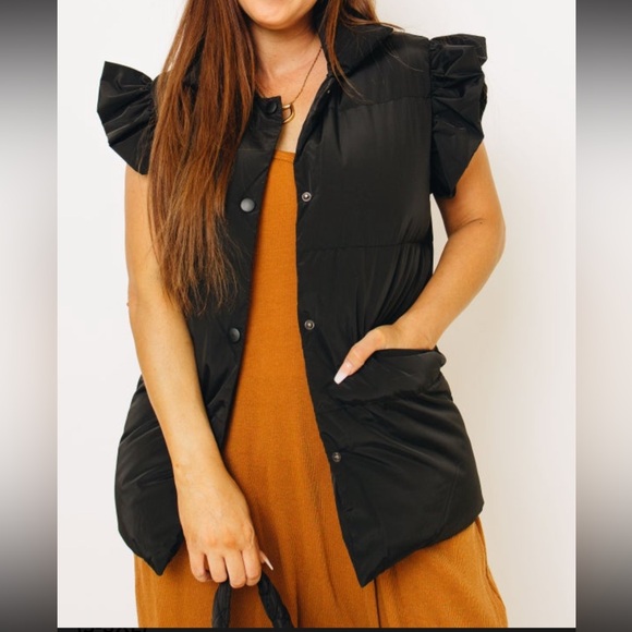 🆕 BUCKETLIST EXCLUSIVE RUFFLE VEST 🆕 - Picture 1 of 8